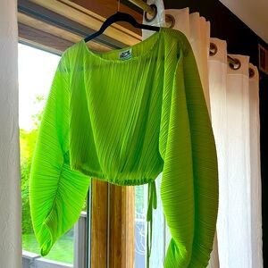Never worn / neon / crop